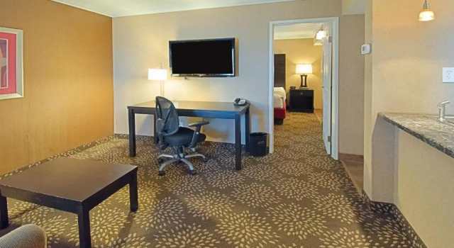 Четырёхместный люкс Best Western Yuma Mall Hotel & Suites