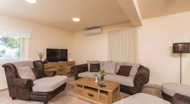 Amazing Home in Lumbarda With 3 Bedrooms, Wifi and Outdoor Swimming Pool, Забронировать Отель Отели Лумбарды с бассейном, рядом с Частный Пляж «Апартментс Зуре», Бассейн