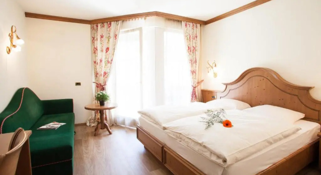 Трёхместный номер Standard с балконом Hotel Comfort Erica Dolomiti Val dAdige