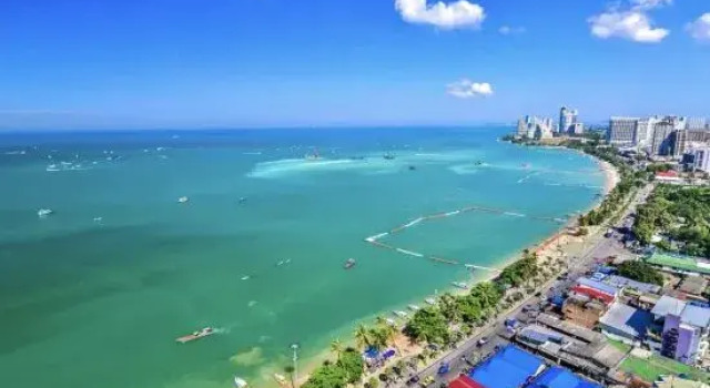 Jomtien Sands Residence - Beachfront, Relax & Amazing Seafood Dining