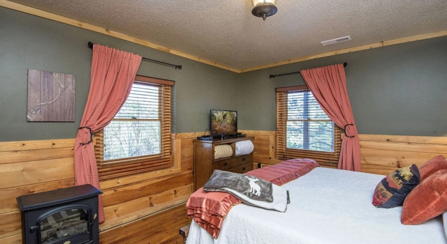Knotty Pine by Eagles Ridge Resort