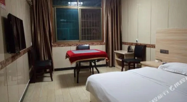 Linxiang Yujia Hotel, Buchen Sie Hotel Linxiang Hunan