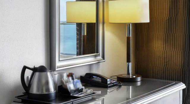 Двухместный люкс Corner Sea View Hilton Alexandria Corniche Hotel