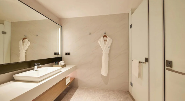 Четырёхместный номер Standard с видом на город Four Points by Sheraton Jiaxing