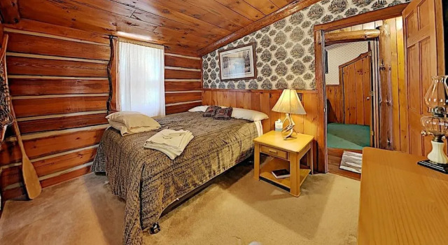 Grand Pines Cabin Number 2, Book Hotel 3-stjernede hoteller i Cable, 3*