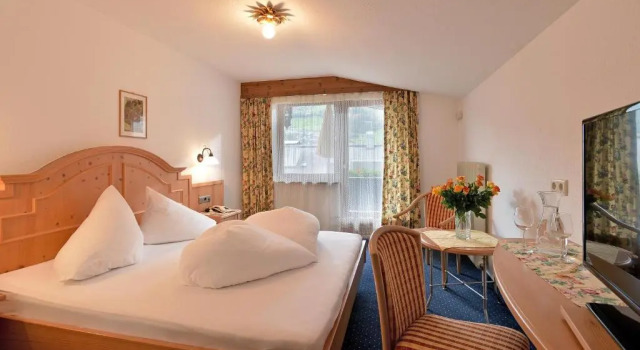 Номер Standard Hotel Schwarzer Adler