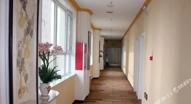 Yangzi Shuidu Hotel Tazhong Road, Prenota Hotel Hotel a Xinjiang con parcheggio, Parcheggio