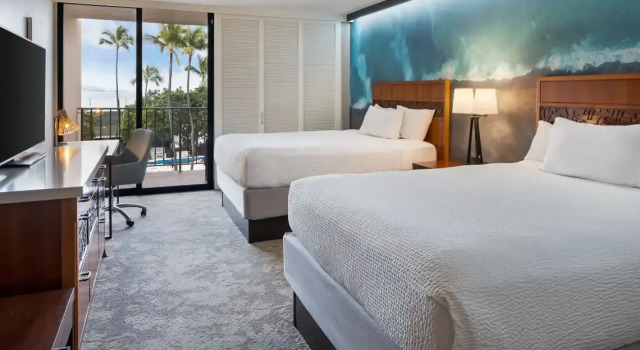 Четырёхместный номер Standard с балконом и oceanfront Courtyard by Marriott King Kamehamehas Kona Beach Hotel