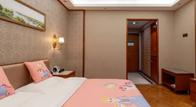 Тент Golden Maple Hotel