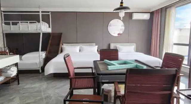 Кровать в общем номере Hotels for Friends