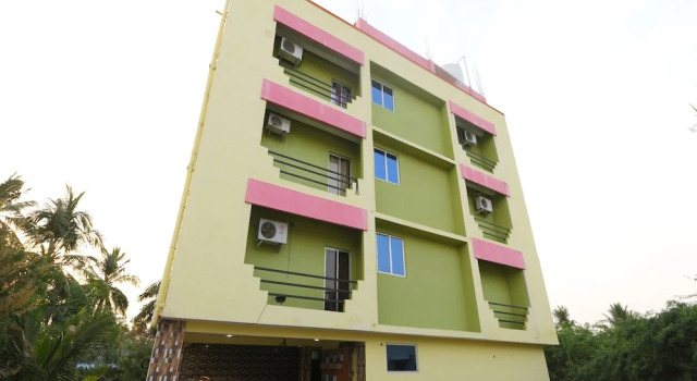OYO 15197 Reddy's International, Book Hotel Mahindra World City Tamil Nadu
