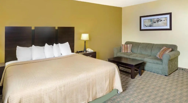 Четырёхместный люкс Econo Lodge Inn & Suites Yankton