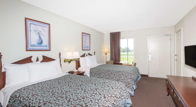 Четырёхместный номер Standard Days Inn by Wyndham West Point