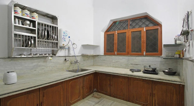 Thakore House By OYO Rooms
