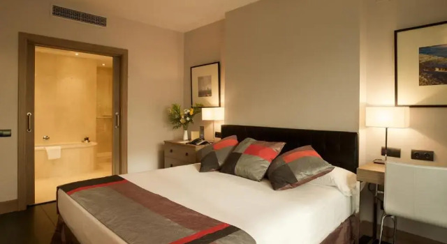 Люкс URH Hotel Spa Zen Balagares