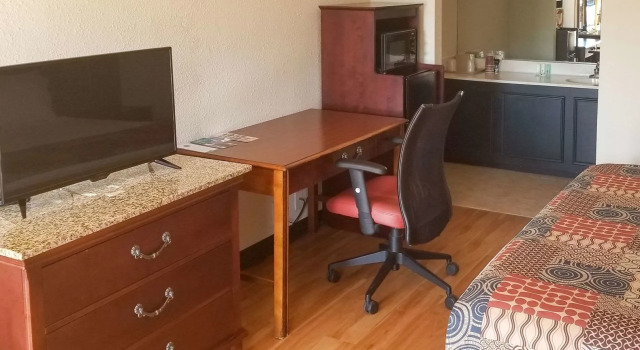 Red Roof Inn & Suites Wilkesboro, Забронировать Отель Уилксборо Северная Каролина