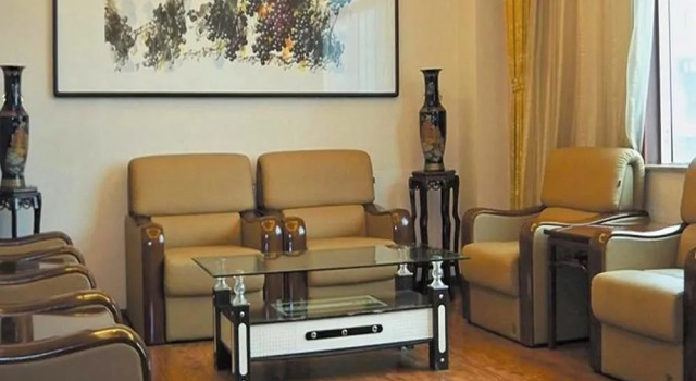 Huaxia Hotel, Rezervați Hotel Hoteluri în Suzhou cu parcare, Parcare