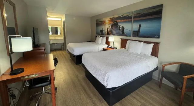 Люкс Standard Days Inn by Wyndham Lake City I-10