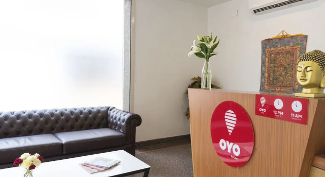 OYO 4428 Central Platinum Suites, Забронировать Отель Отели штата Карнатаки с парковкой, Парковка