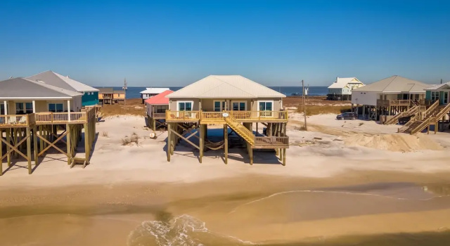 Коттедж Just Beachy - 103 Tecumseh 4 Bedroom Home by RedAwning