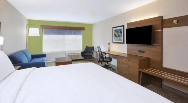 Люкс Holiday Inn Express Grand Rapids Airport North by IHG