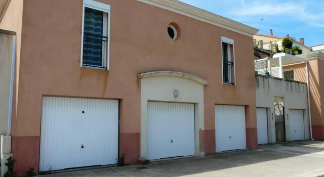 House With 2 Bedrooms in Martigues, With Wonderful Lake View, Furnished Terrace and Wifi - 7 km From the Beach, Забронировать Отель Мартиг Étang de Berre, рядом с Martigues Garden Beach