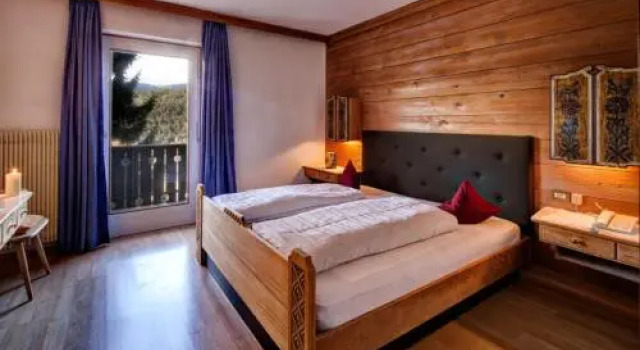 Solaia Hotel & Guesthouse, Забронировать Отель Отели Кастельротто с парковкой, рядом с Подъемник Маринценлифт, Парковка