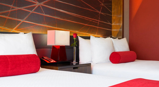 Четырёхместный номер Standard Crowne Plaza JFK Airport