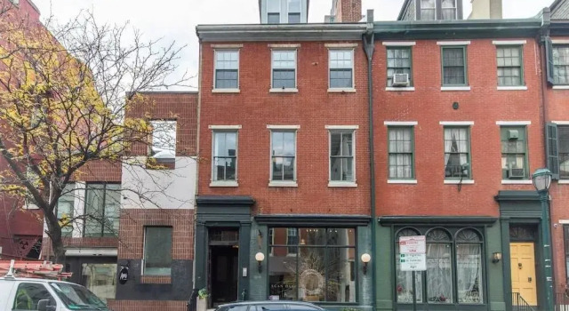 Rittenhouse Gem - One Bedroom w Patio and Parking, Забронировать Отель Отели Филадельфии 3 звезды, рядом с Chew Recreation Center, 3*