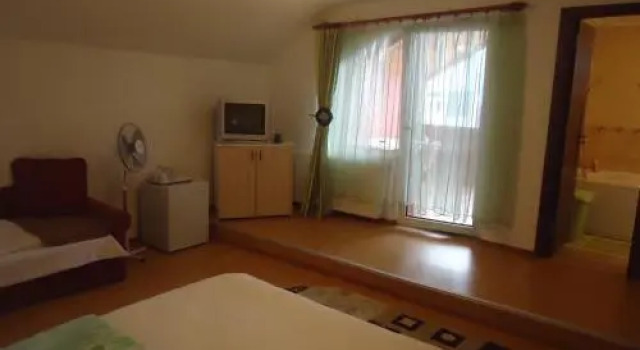 Casa Cu Piatra, Varaa Hotelli Hateg 