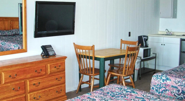 Copley LaReine Motel, Varaa Motelli Hotellit New England uima-altaalla, Uima-allas