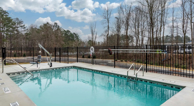 Четырёхместный люкс Comfort Suites Newnan