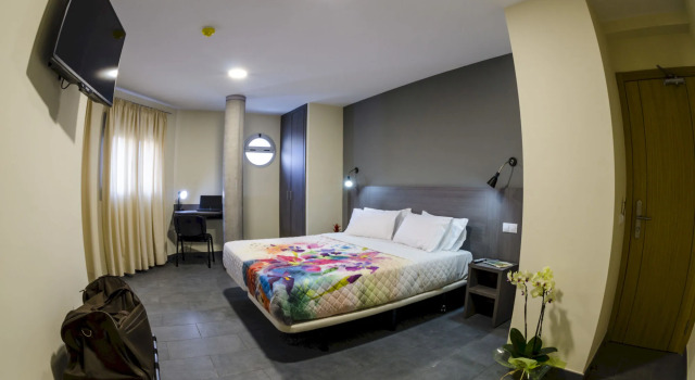 Hotel Puerto Canteras, Забронировать Отель Отели Лас-Пальмас-де-Гран-Канария с парковкой, рядом с Музей науки и техники, Парковка
