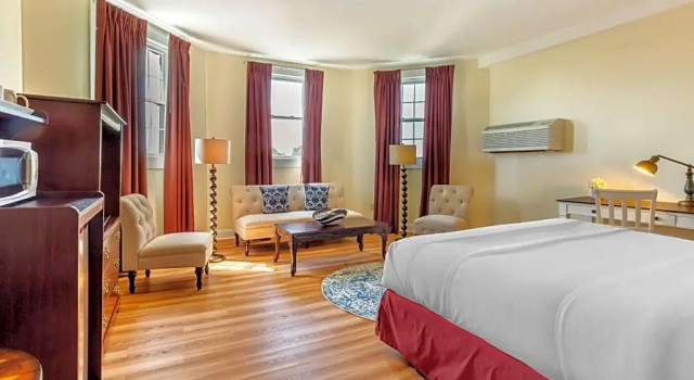 Люкс The Carriage House Inn Newport