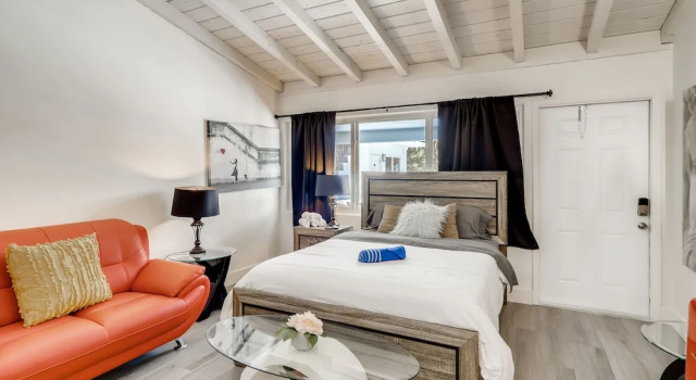 Coral Sands HUGE Studio w/ 2 Queen beds, Забронировать Апарт-отель Ривьера-Бич Palm Beach County, рядом с Old Slip Marina