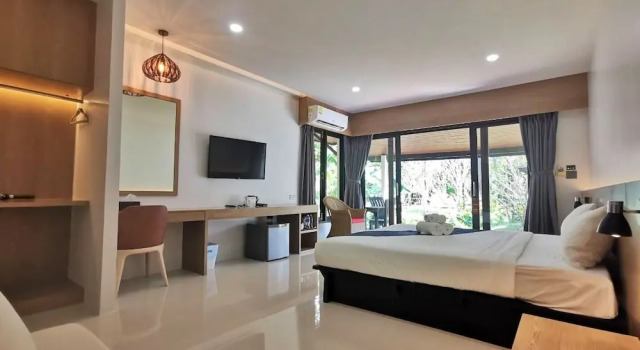Двухместное бунгало Nana Beach Hotel