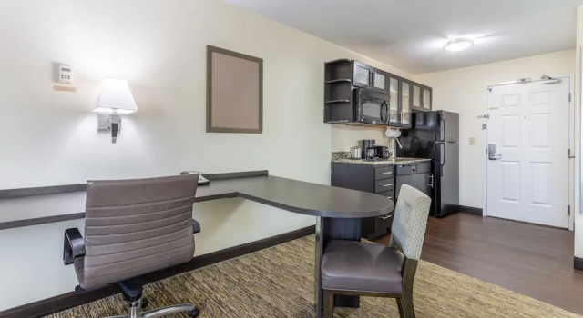 Люкс с видом на озеро Candlewood Suites Aurora-Naperville by IHG