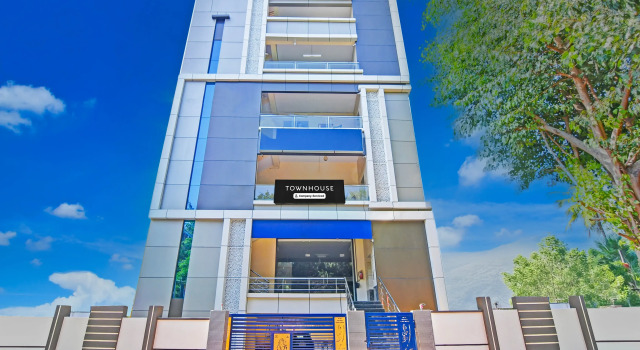 Super OYO Townhouse Dwarakanagar Near Gurudwara, Rezervovat Hotel Hotely v Rasapūdipalem s parkováním, Parkování