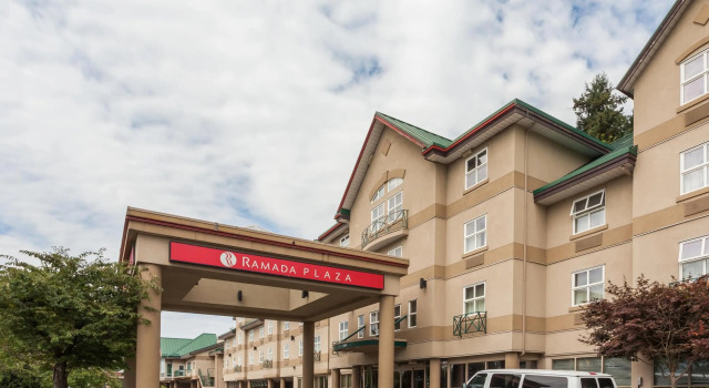 Люкс Deluxe Clarion Hotel & Conference Centre