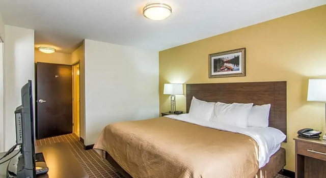 Люкс Mainstay Suites