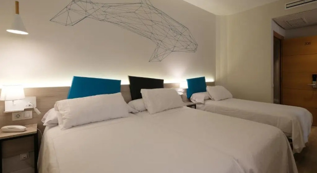 Трёхместный номер Hotel Mediterraneo Valencia