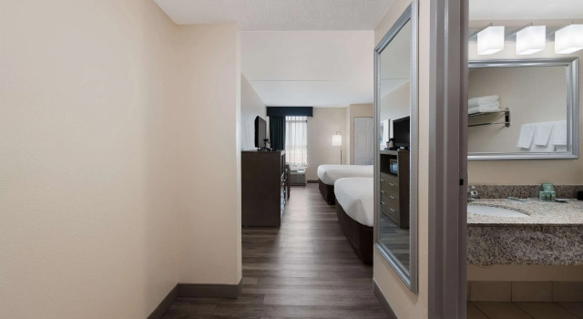 Четырёхместный номер Standard Best Western Hampton Coliseum Inn