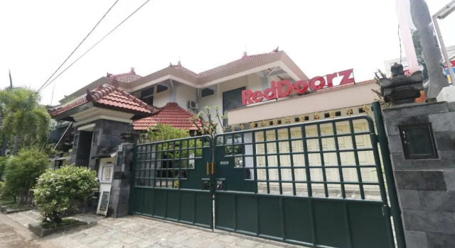 RedDoorz Syariah near Gelora Delta Sidoarjo