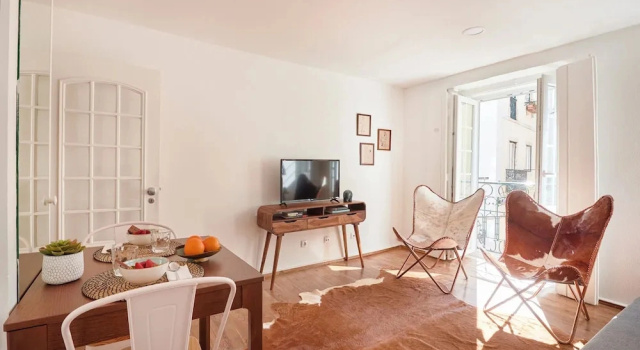 Idyllic Light-Filled Alfama Apt, By Timecooler