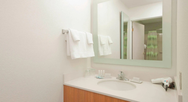 Четырёхместный люкс SpringHill Suites by Marriott Phoenix Chandler Fashion Center