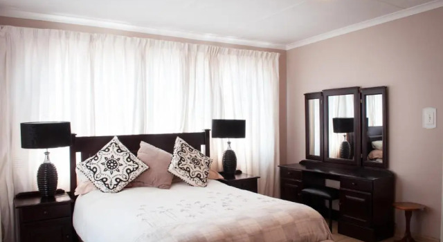 Sun Ray Guest House, Buchen Sie Pension Wierdapark Centurion