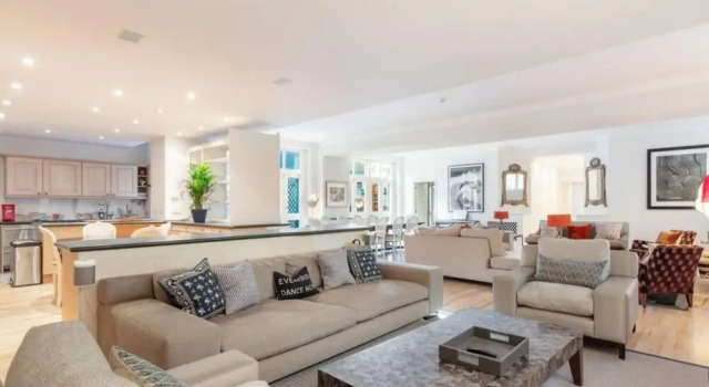 The Heart of Chelsea - Modern Bright 4bdr Home With Gym Parking Patio, Забронировать Отель Отели Лондона с парковкой, рядом с Старая Церковь в Челси, Парковка