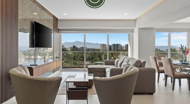 Апартаменты Tropical 2 BR Retreat - Close to the Beach - Pool