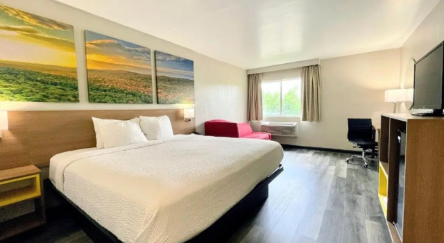 Номер Standard Days Inn by Wyndham Columbus IN
