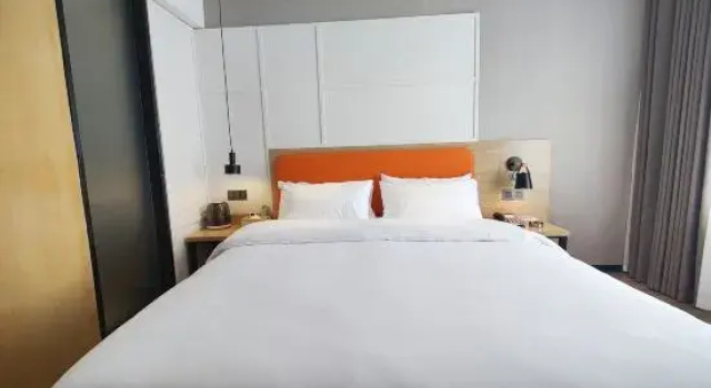 Люкс Business Qianyi Yicheng Hotel (Yulin Shizi Street Yuntian Palace)